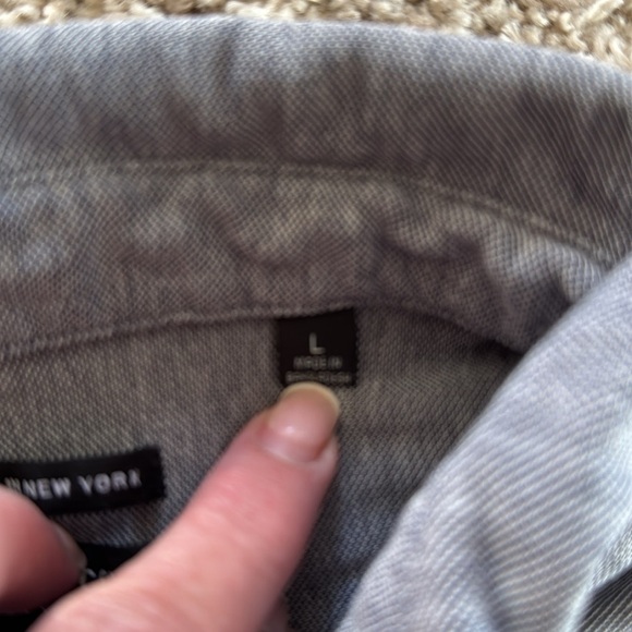 🍍Kenneth Cole causal button down 🍍Sz L🍍Pit to pit 21”🍍Length 25”🍍 - Picture 3 of 4